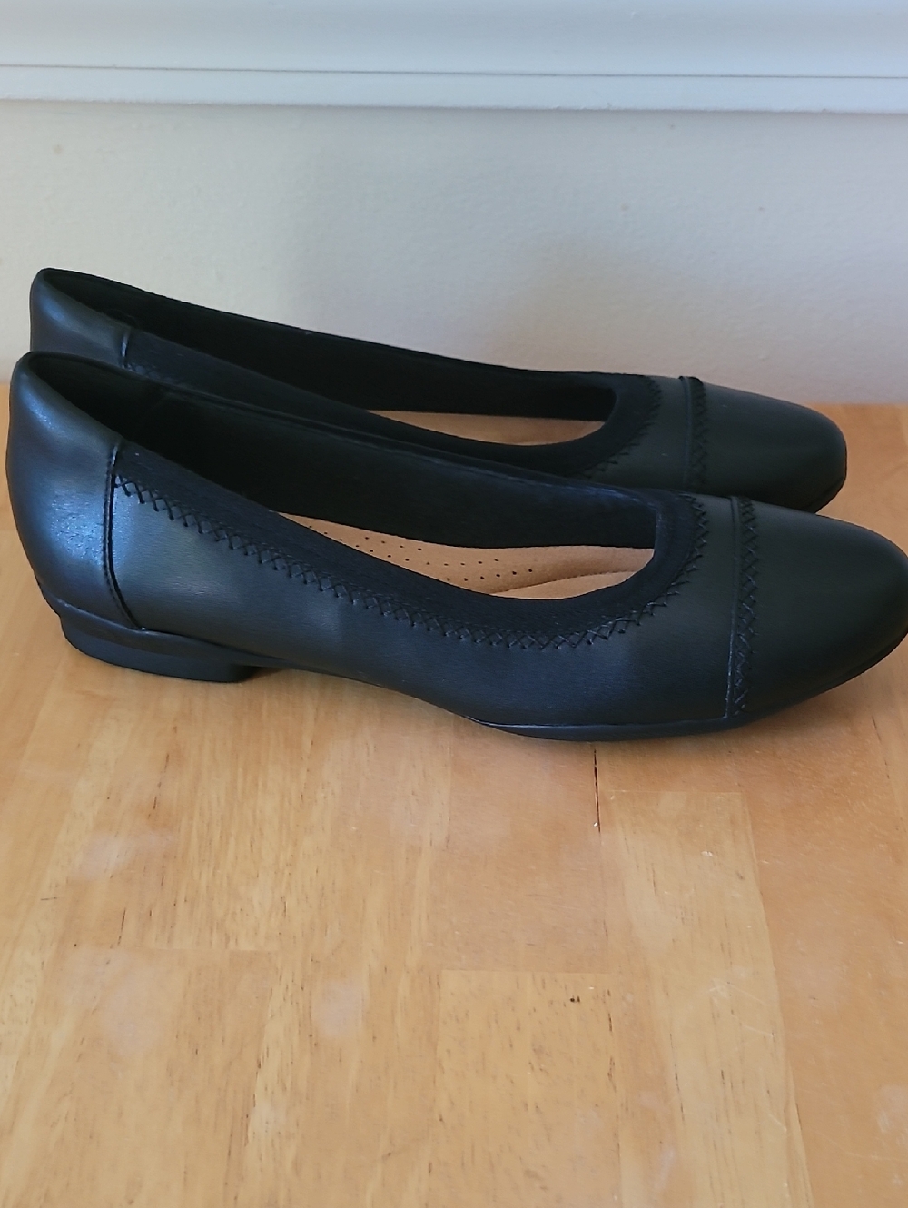 Clarks Sara Leather Flats